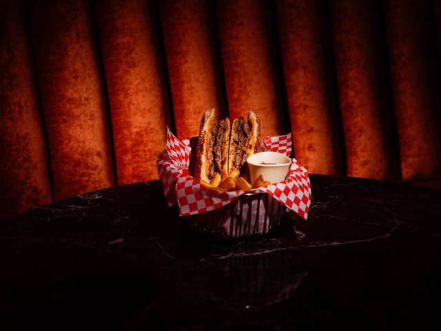 The basket set against the banquette